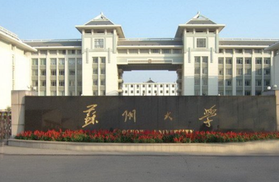 曾是数学老师,40岁接手负债110万小工厂,今成中国第一童车帝国
