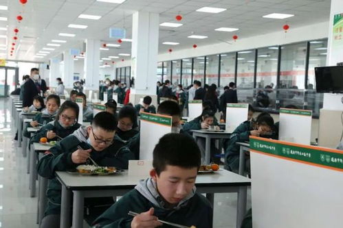 学生们的食品安全谁来负责 延安突击检查中学的食堂,问题有很多