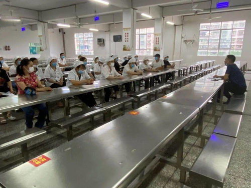 重庆市石柱民族中学校开展食堂从业人员食品卫生安全培训会