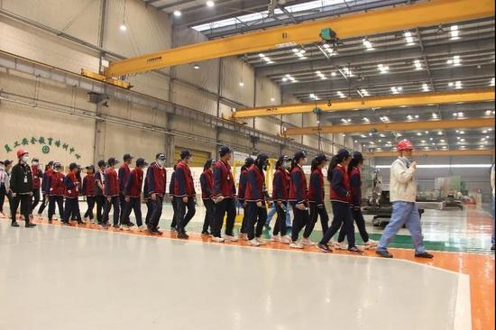 校企合作,共创未来 四川师范大学附属青台山中学的神钢工厂研学之旅