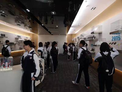 拥抱新时代观察新生活!红岭学子走进雷柏科技参观学习