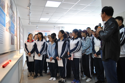 塔山中学树山志愿者服务队走进长城爱心大本营 一堂行走的公益思政课